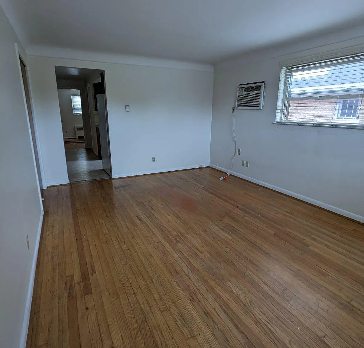 1 bed, 700 sqft, $900 — Photo 2