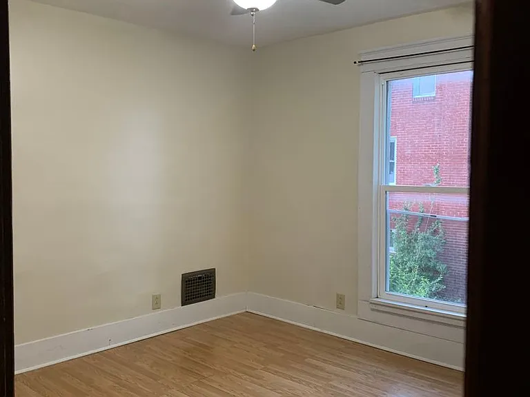 182 N Sandusky St — Photo 5