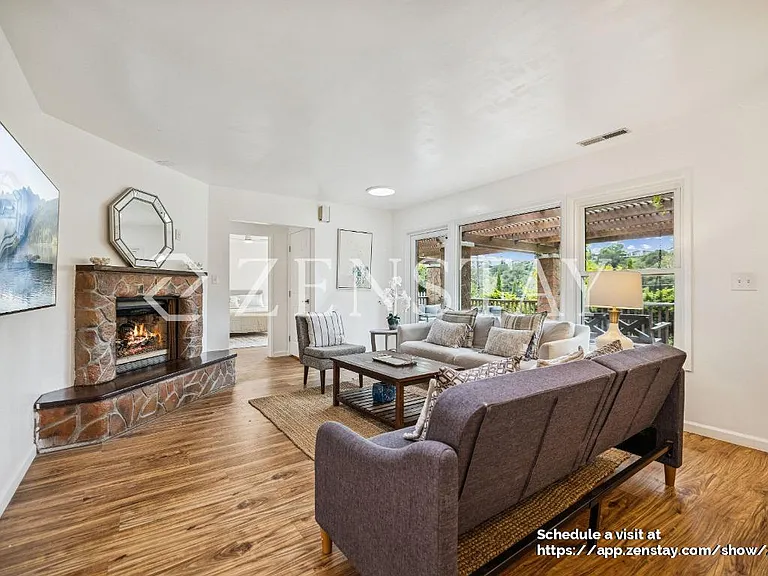 Living Room with fireplace