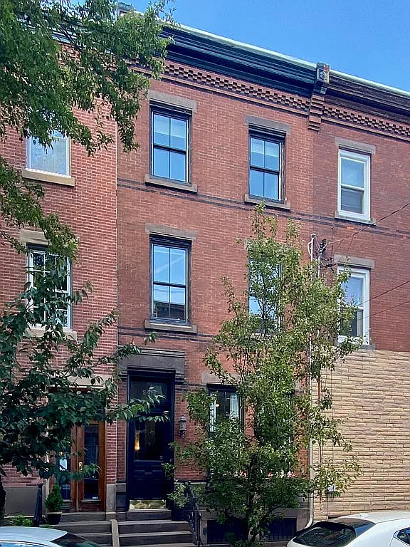 2421 Brown St photo 1