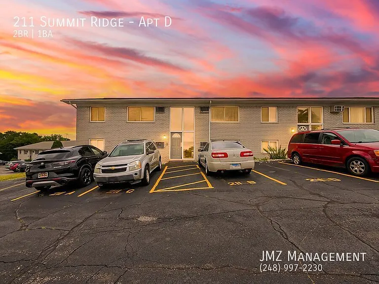 211 Summit Rdg #D — Photo 1