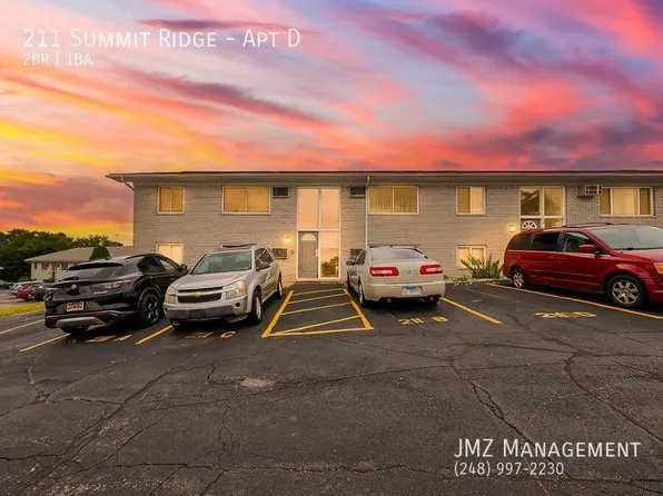 211 Summit Rdg, White Lake, MI