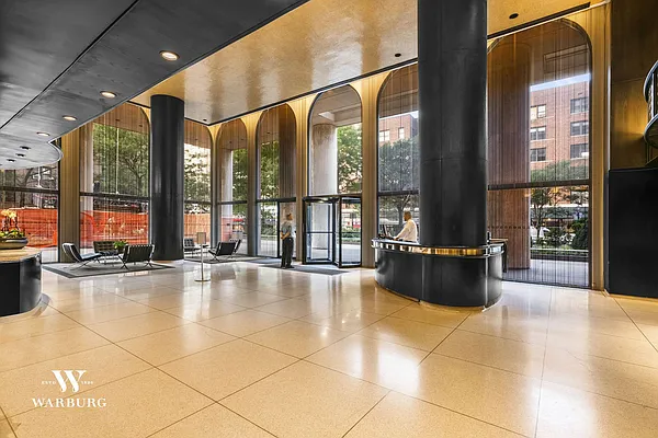 Sold by Warburg | media 21