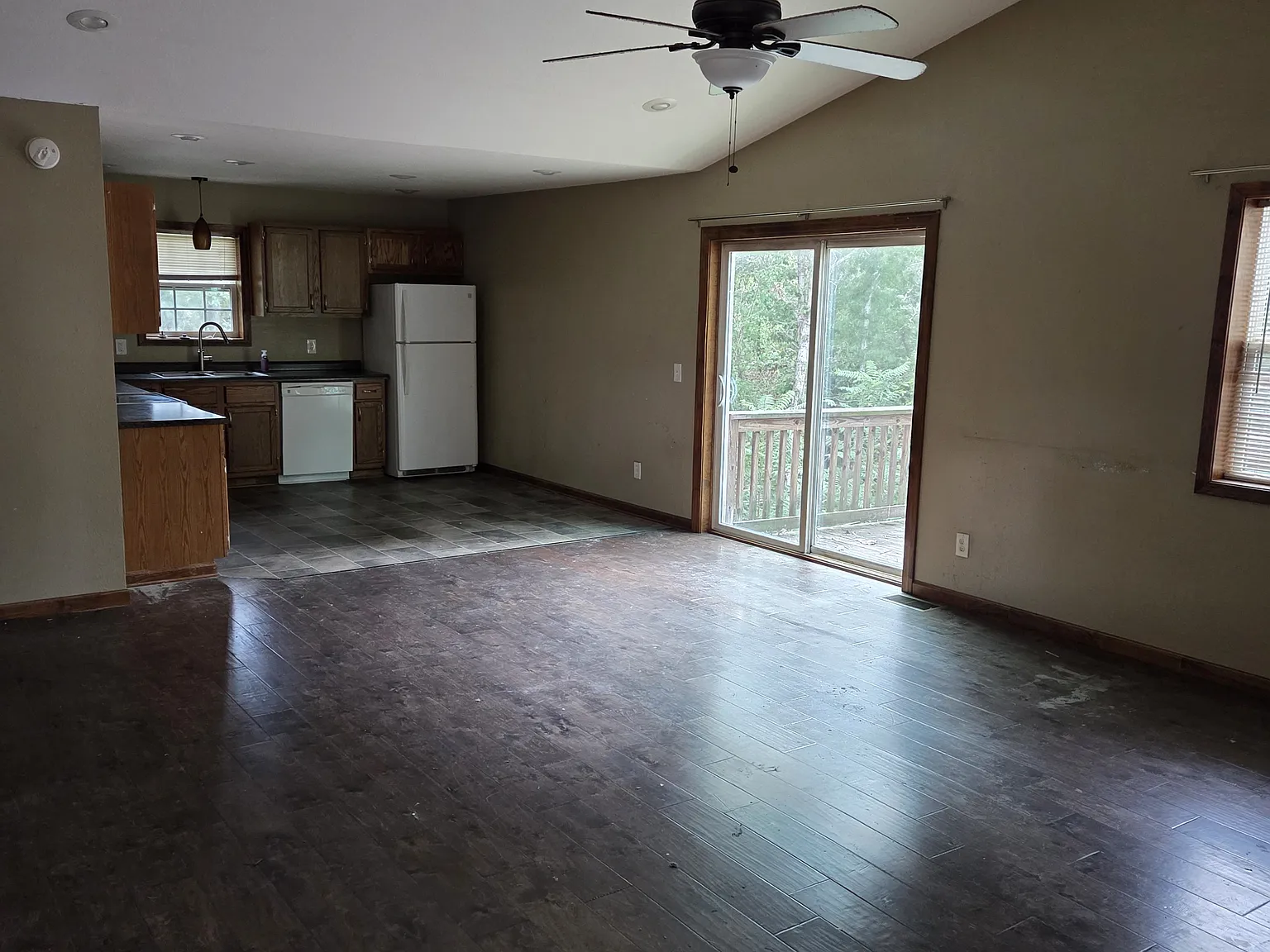 3 bed, 1340 sqft, $1,295 — Photo 3