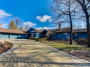 4 Tanglewood Ct, Hawthorn Woods, IL 60047