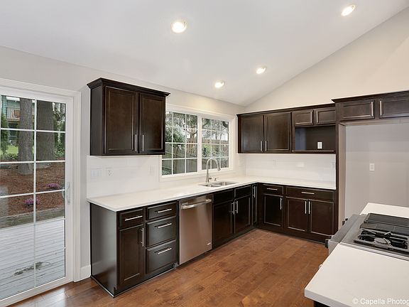 Kitchen - Quartz countertops