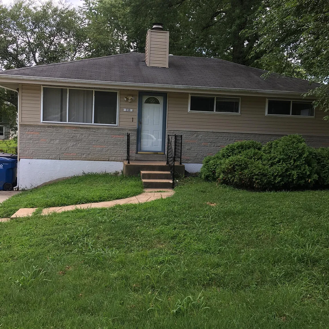 238 Becker Dr photo 1