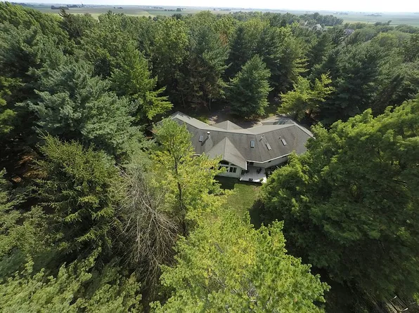 704 S Adams St, Philo, IL 61864