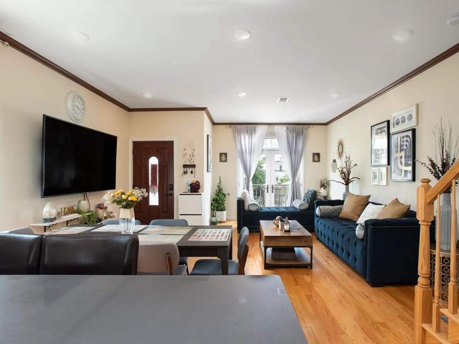 6 bed, 3.5 bath, 3236 sqft, $5,500 — Photo 3