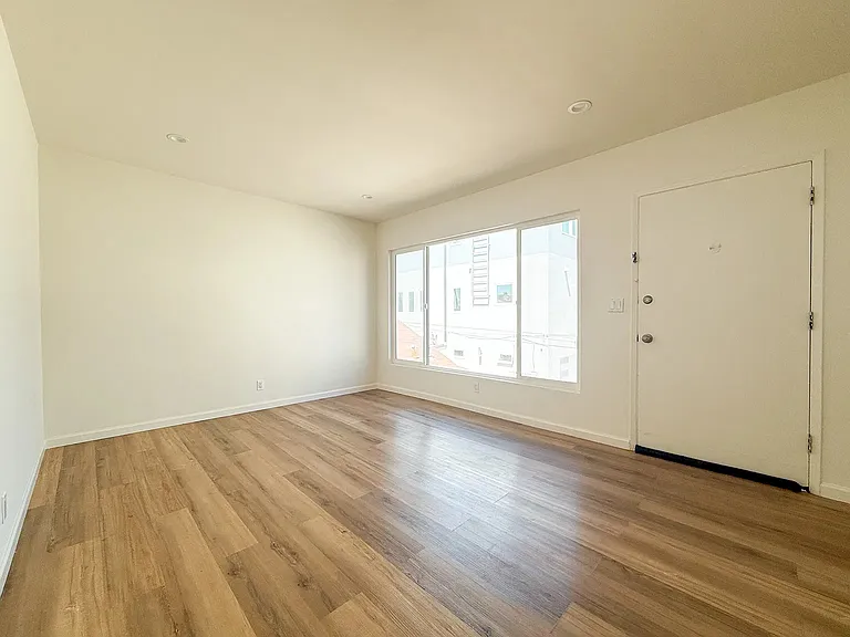 632 Parkman Ave #4 — Photo 2