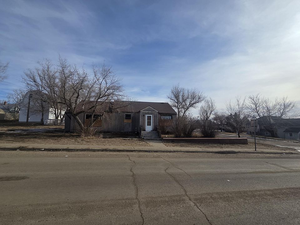 1st image of 600 4th Ave N