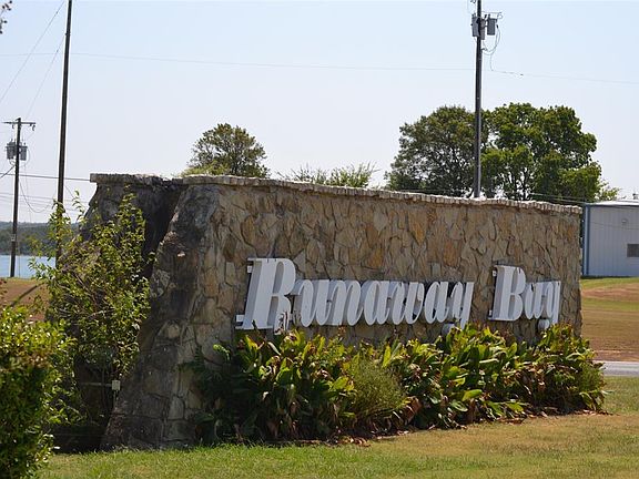 2nd image of 120 Lakeshore Dr
