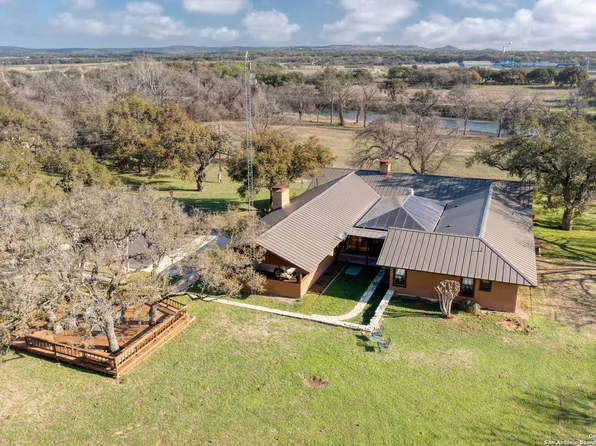 610 Kendalia rd, Blanco, TX 78606