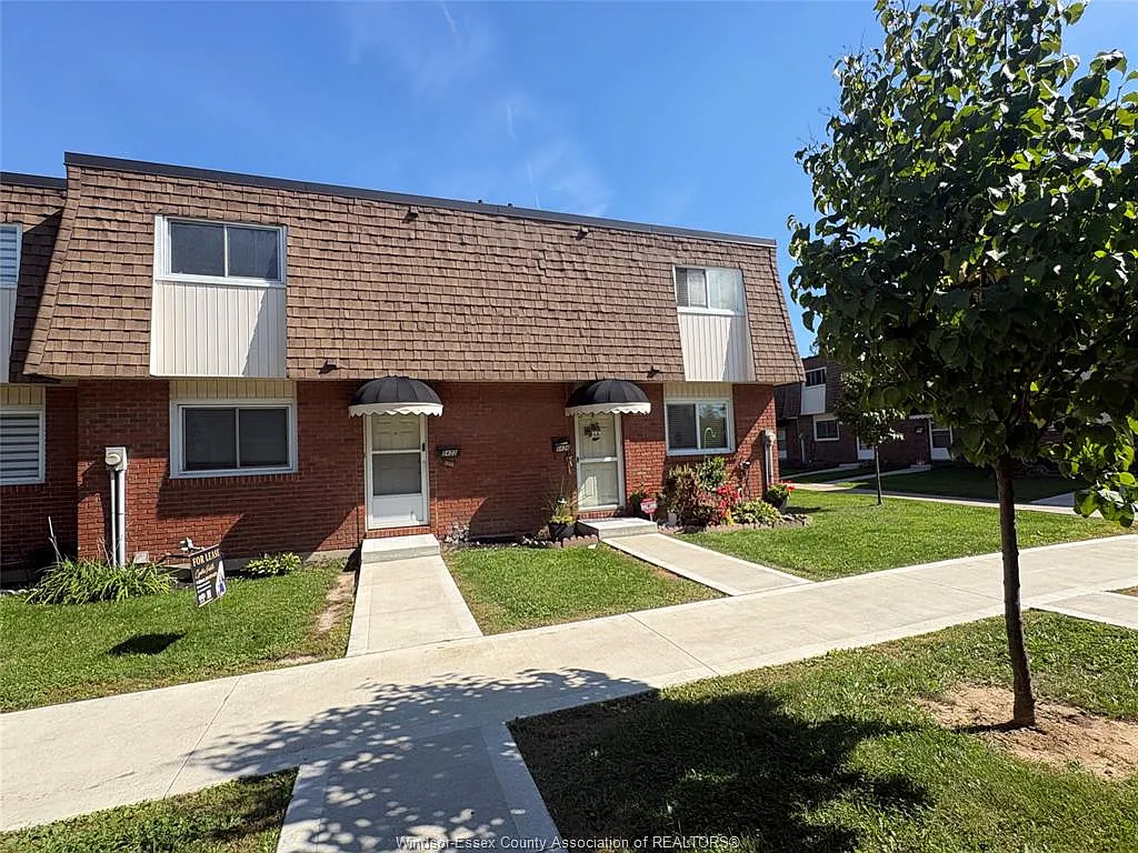 3 bed, 1.5 bath, $2,100 — Photo 3