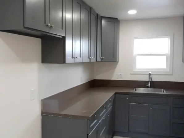 240 E 60th St APT 10, Los Angeles, CA 90003