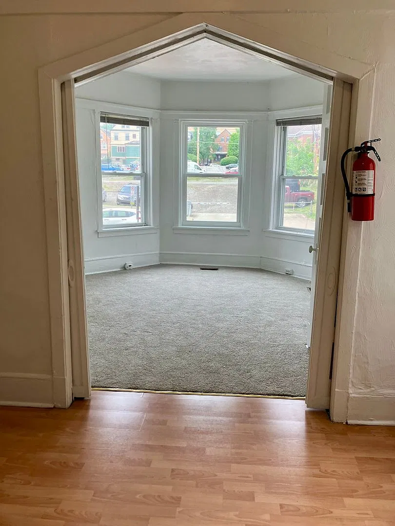 Beautiful Spacious Apartments close to Pitt and CMU!! — Photo 2