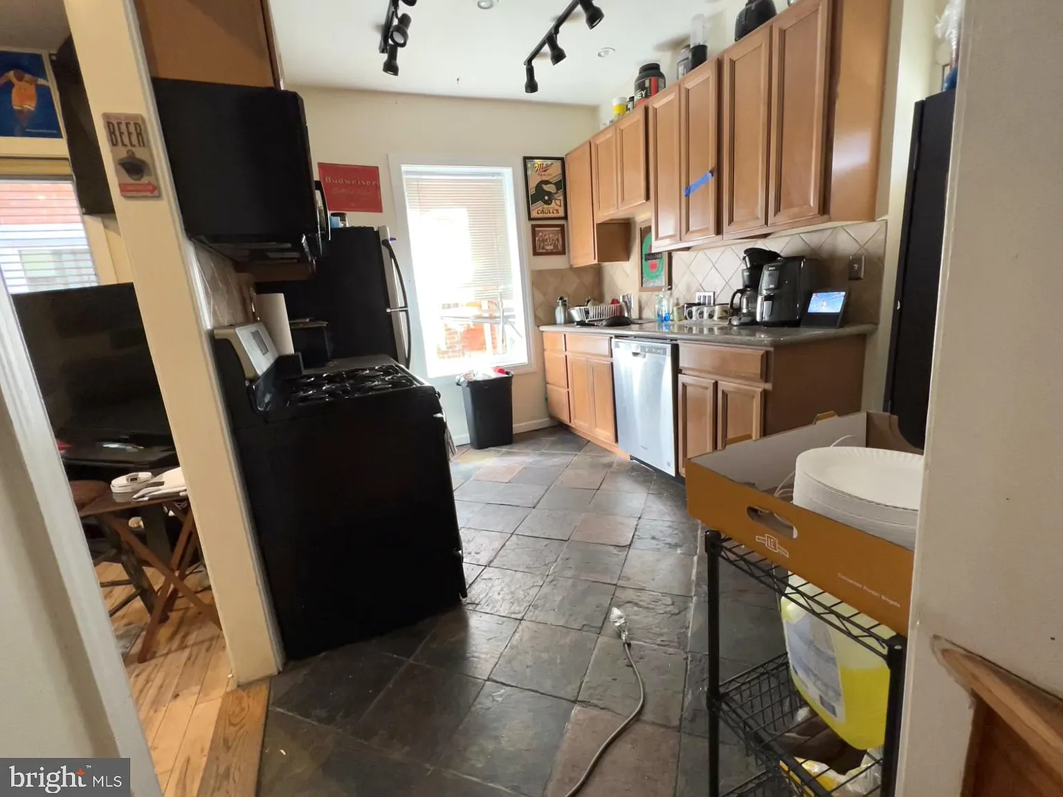 6 bed, 1660 sqft, $2,100 — Photo 4