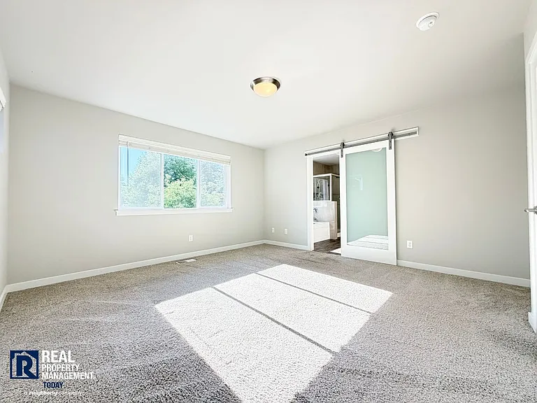 16156 8th Ave E — Photo 4
