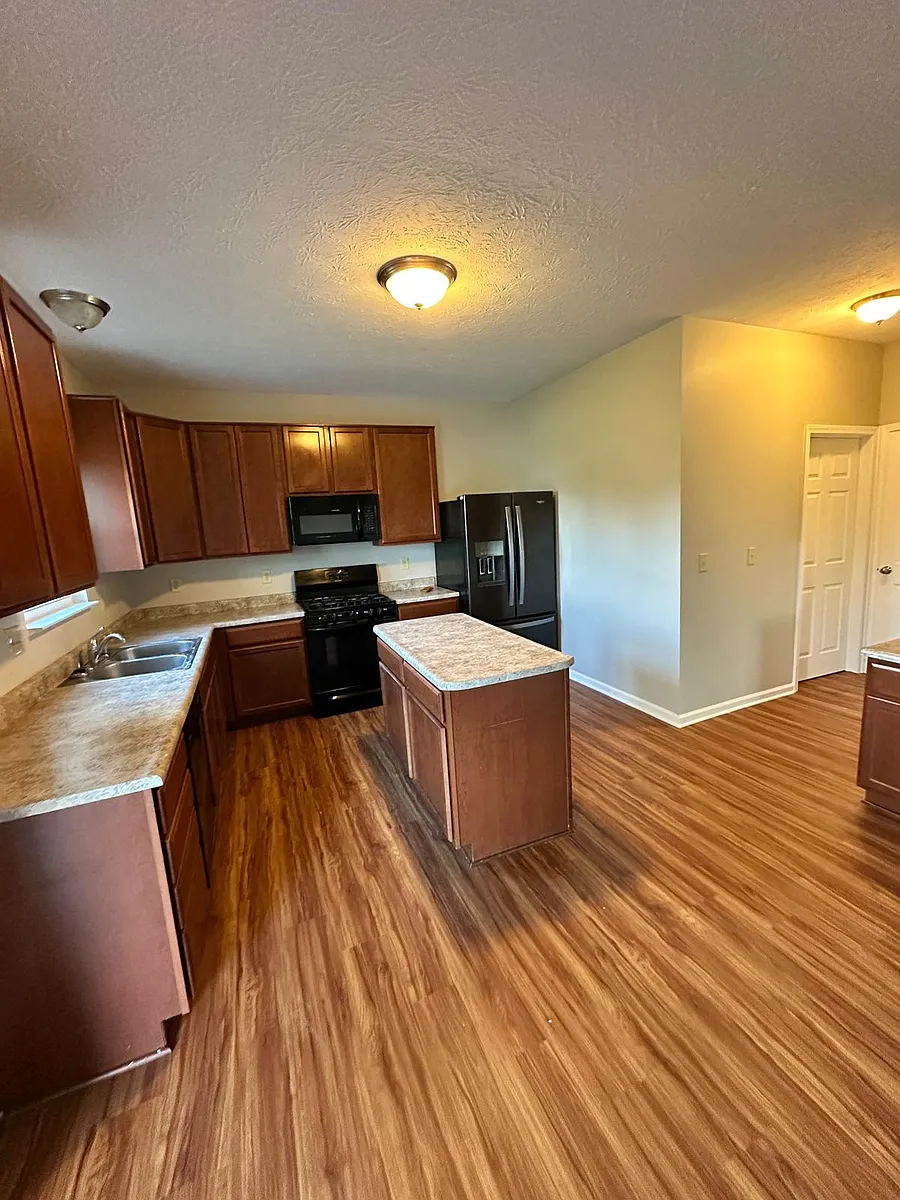 Kitchen - 665 Wendover Ave