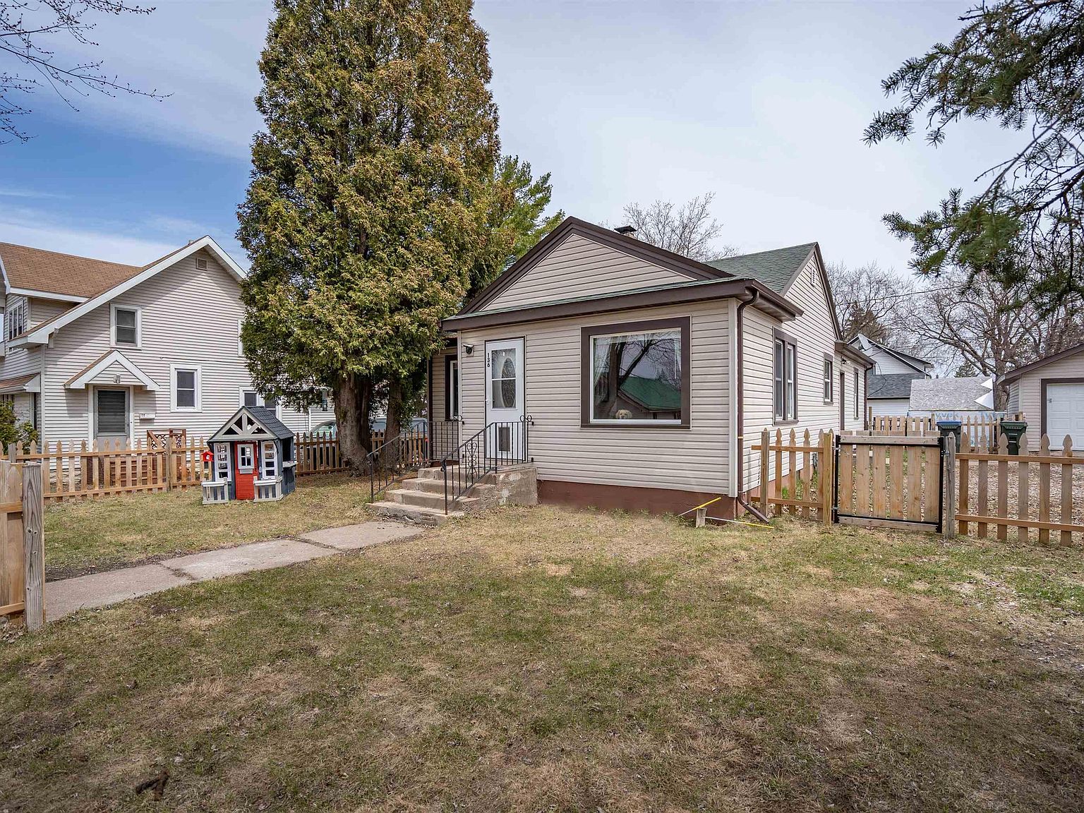 136 9th St, Cloquet, MN 55720 Zillow