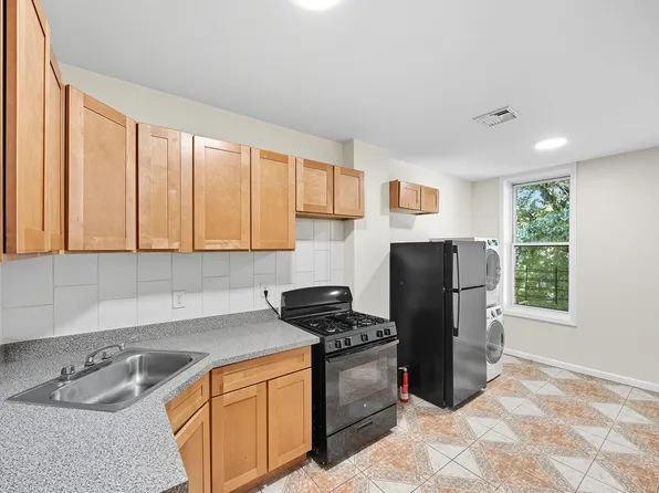 251 Patchen Avenue image 11 of 14