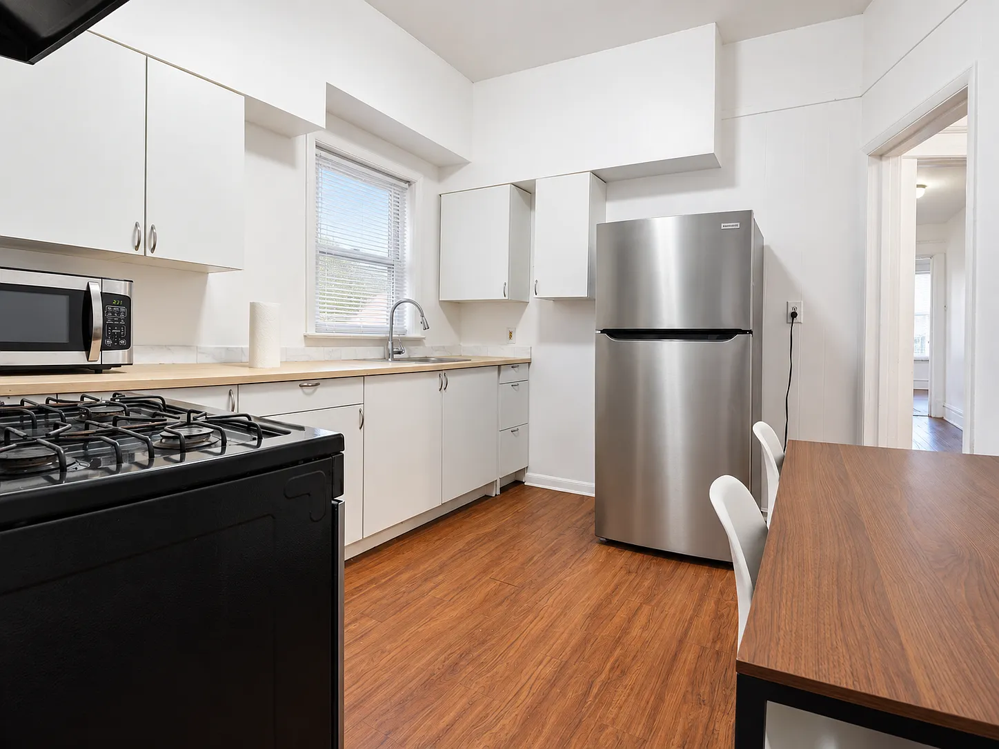 3 bed, 1300 sqft, $1,895 — Photo 4