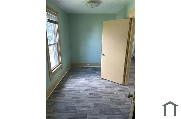 Building Photo - 4914 Hamm Ave #2