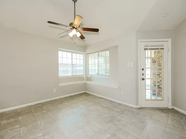 5017 Eastcreek Dr — Photo 5