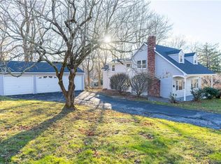 19 Barrett Pl, Mahopac, NY 10541