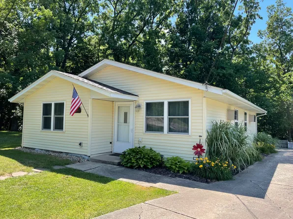 4500 NE Scenic Dr, Peoria, IL 61615