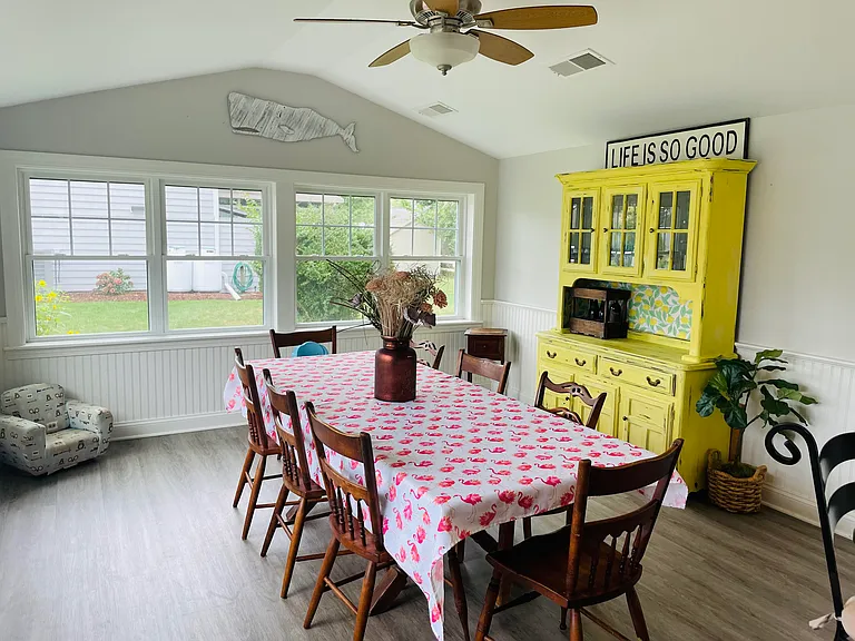 21 Town Beach Rd — Photo 9