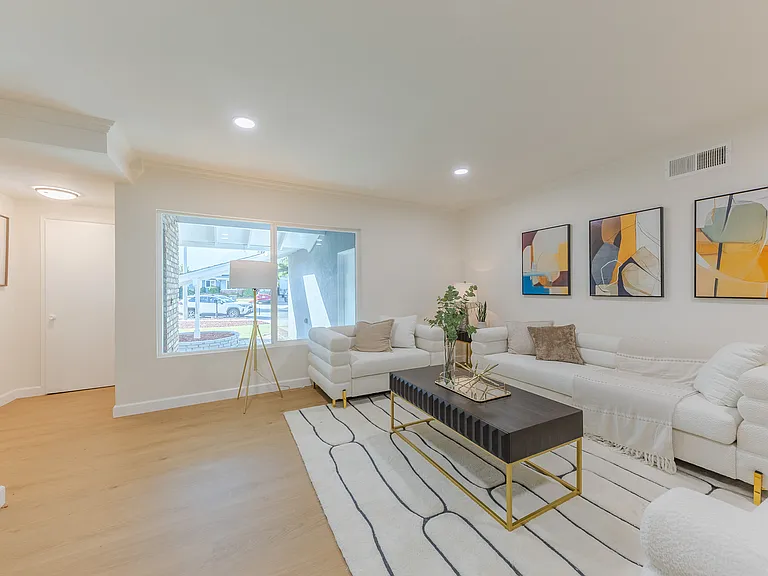 714 Genoa St — Photo 10