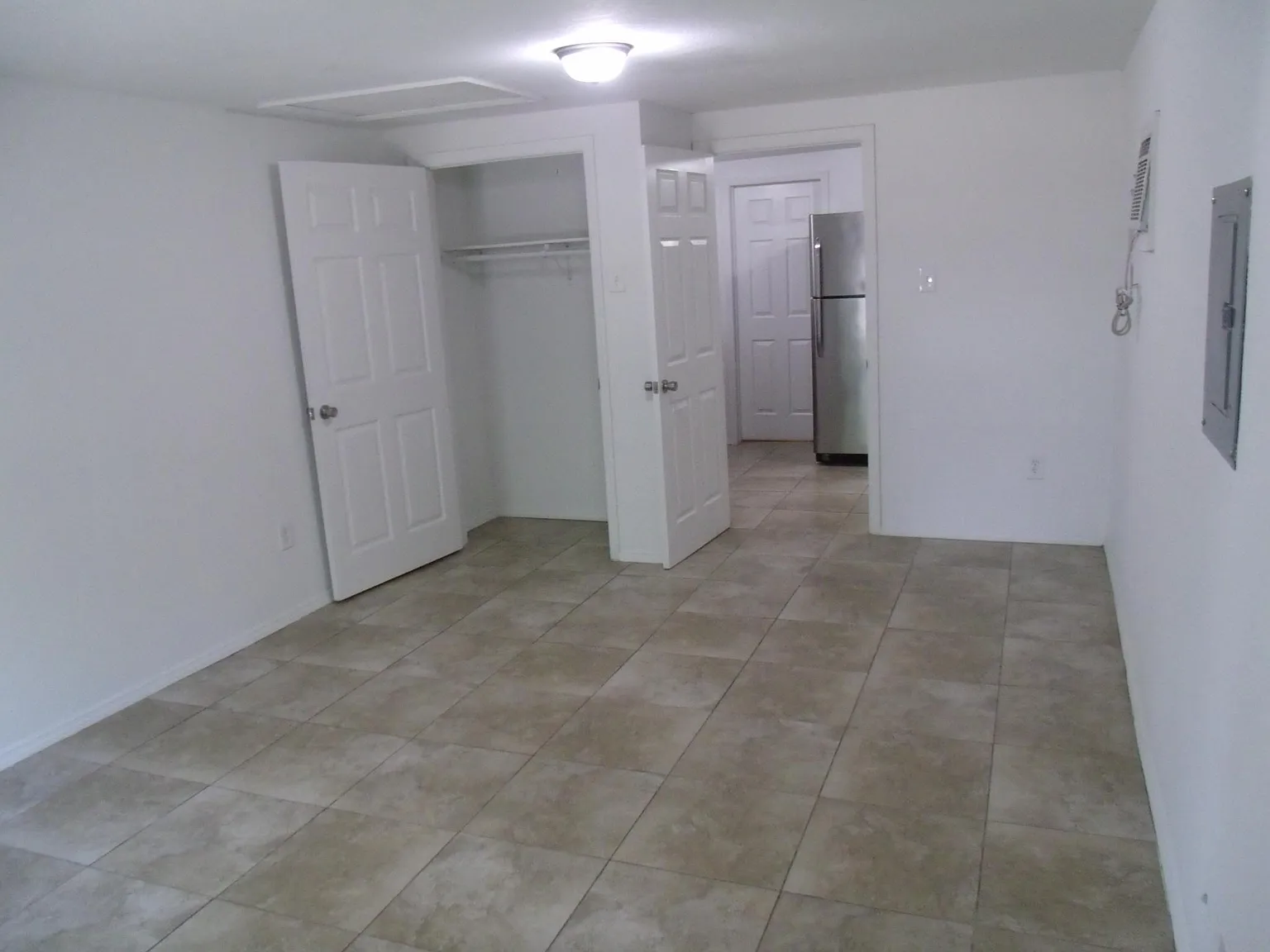 Studio, 500 sqft, $895 — Photo 2