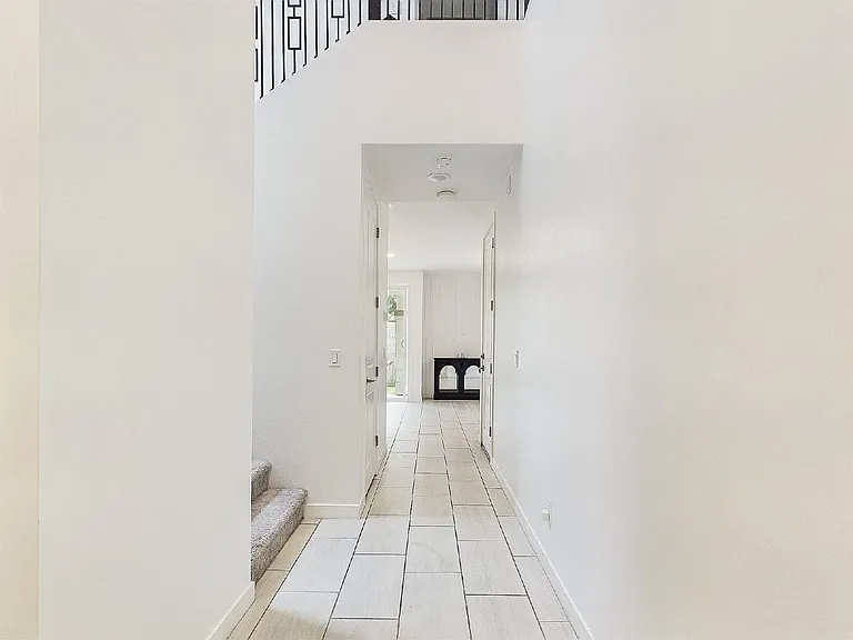 1133 N Jay Pl — Photo 3