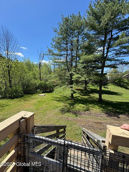 4th image of 683 Birchwood Drive