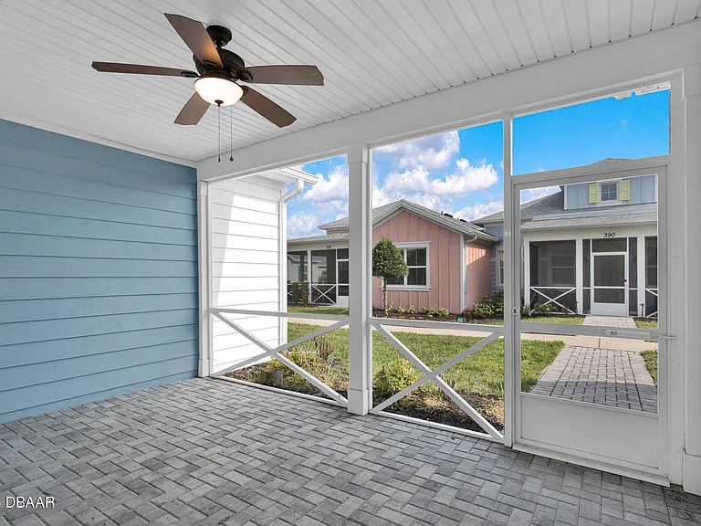 402 Parrot Ln — Photo 15