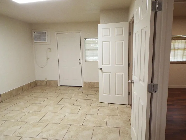 2519 Hicks Ave #2 — Photo 9