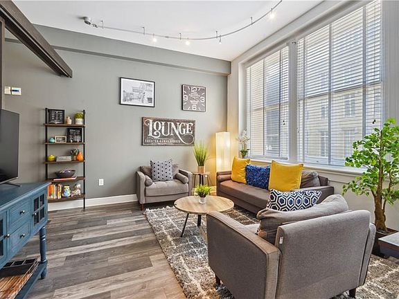 3rd image of 334 Carondelet St APT 211