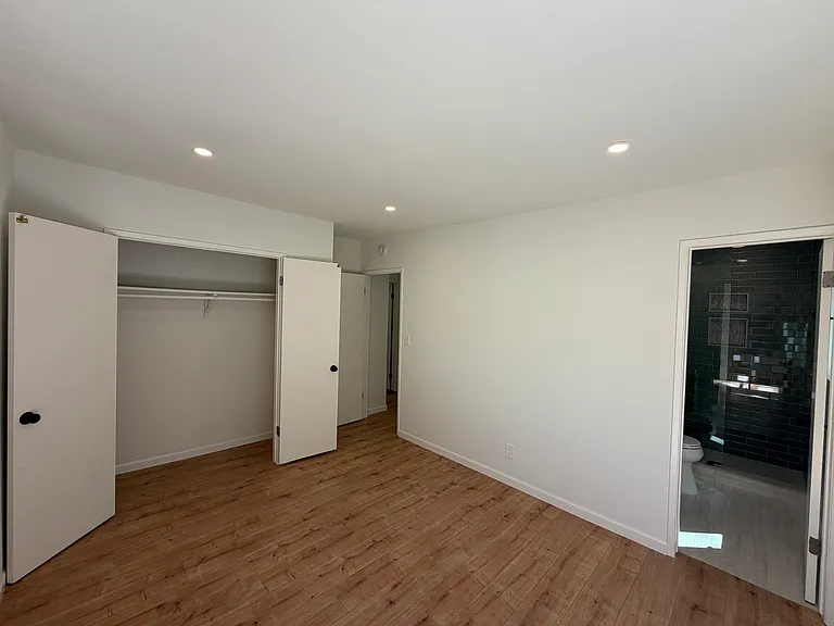 8535 Lookout Mountain Ave — Photo 34