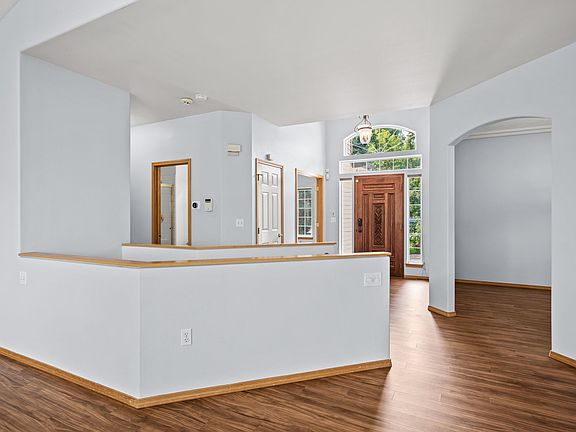 3rd image of 110 W Moran View Ave