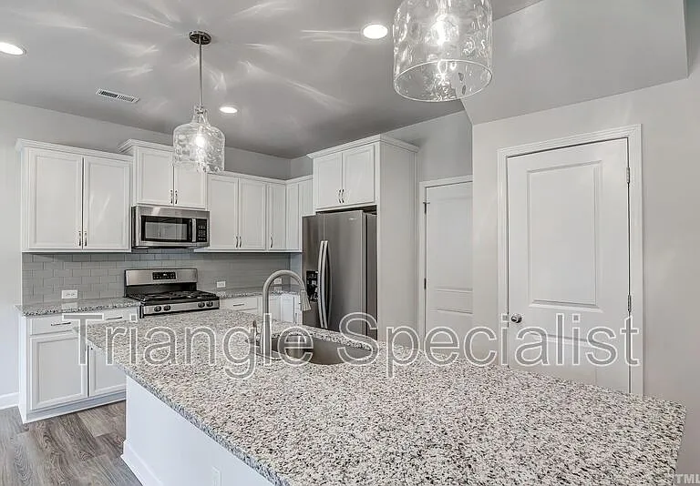 617 Battleboro Dr — Photo 6