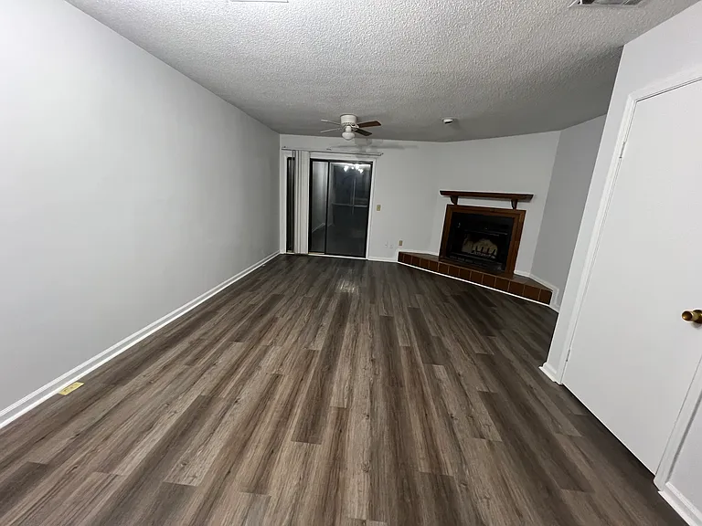 140 Freedom Ct #G — Photo 5