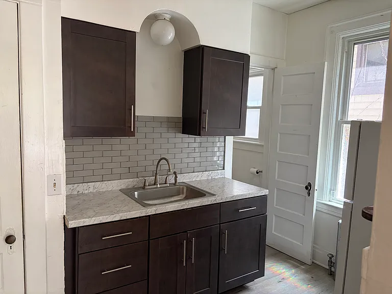 462 W Delavan Ave — Photo 8