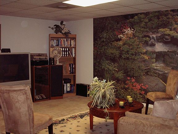 4th image of 7531 Lerose Dr