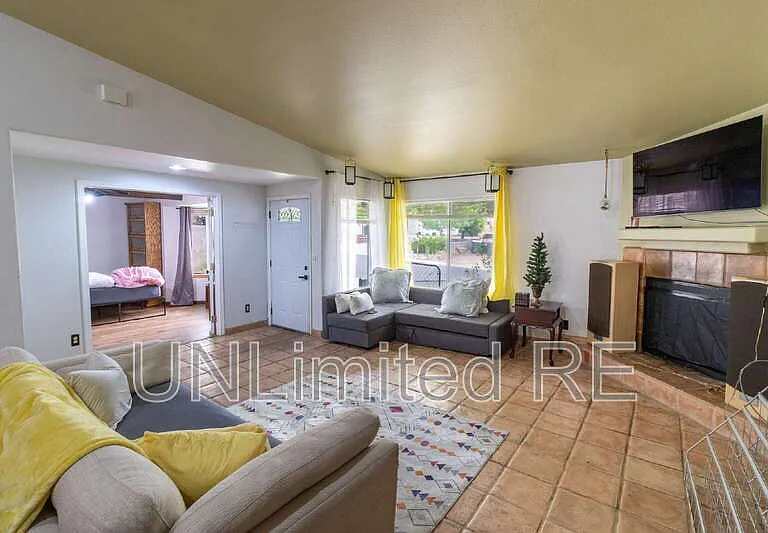 3565 N Manor Rd — Photo 8