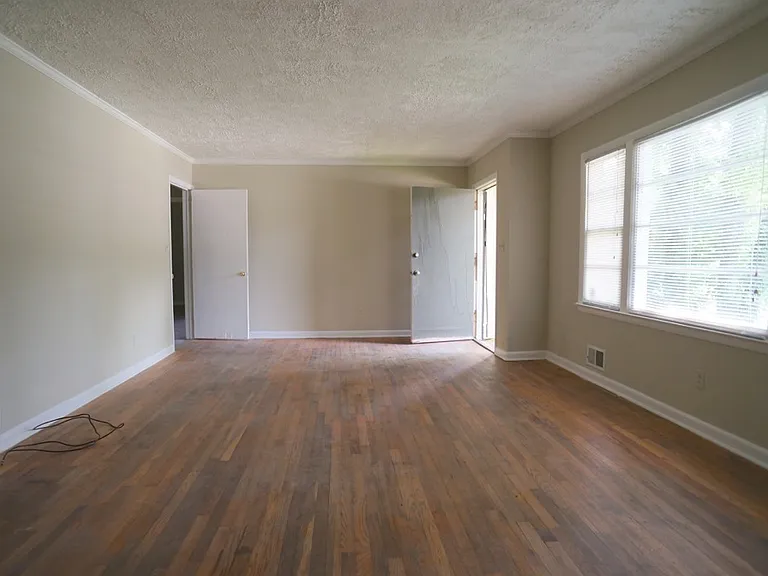 435 Barnett Shoals Rd — Photo 4
