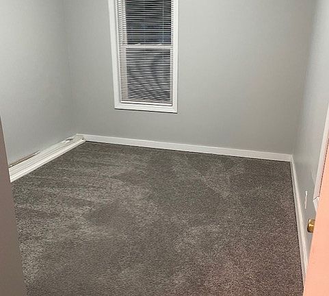 3rd image of 975 Victory Hwy #1L