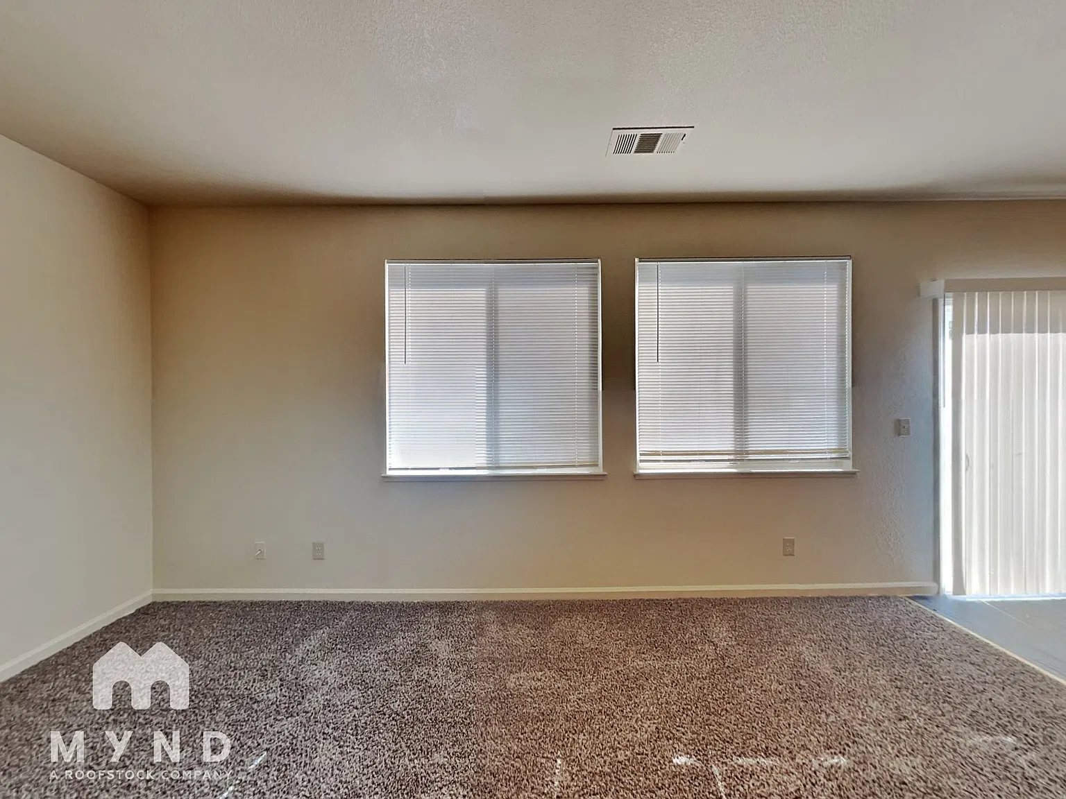 3 bed, 2.0 bath, 1237 sqft, $2,115 — Photo 2