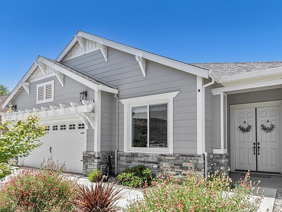 3rd image of 225 Darbster Place