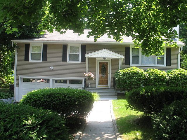 1st image of 7 Orchard Dr